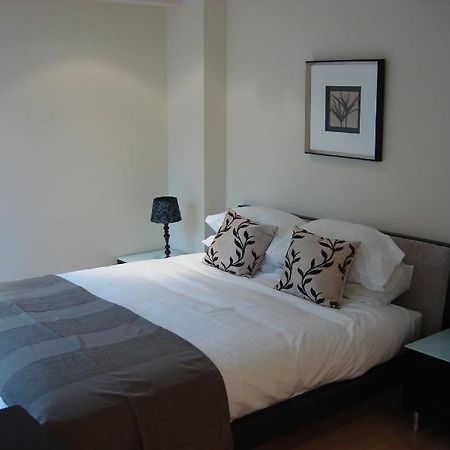 Luxurious Sir John Lyon Serviced Apartment Лондон Екстер'єр фото